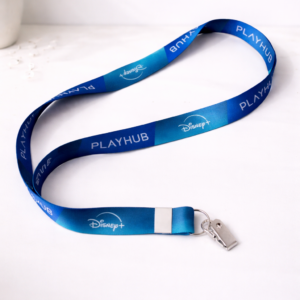 Lanyard azul Disney+ e PLAYHUB